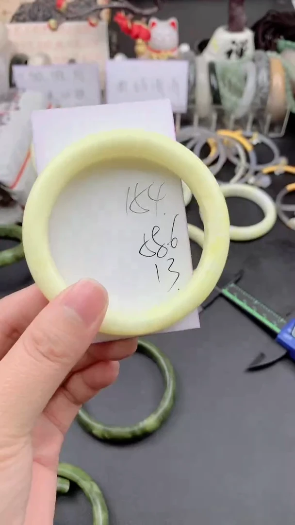 未镶嵌手镯石英质玉154