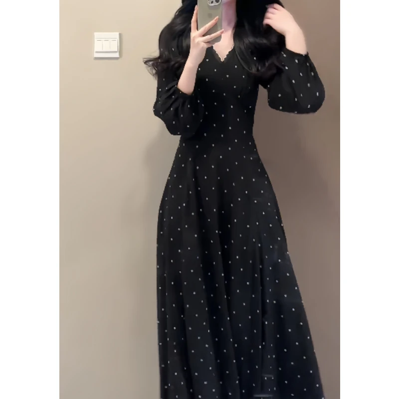 大码法式复古V领波点收腰连衣裙女秋季胖mm遮肉肉简约时尚长裙子