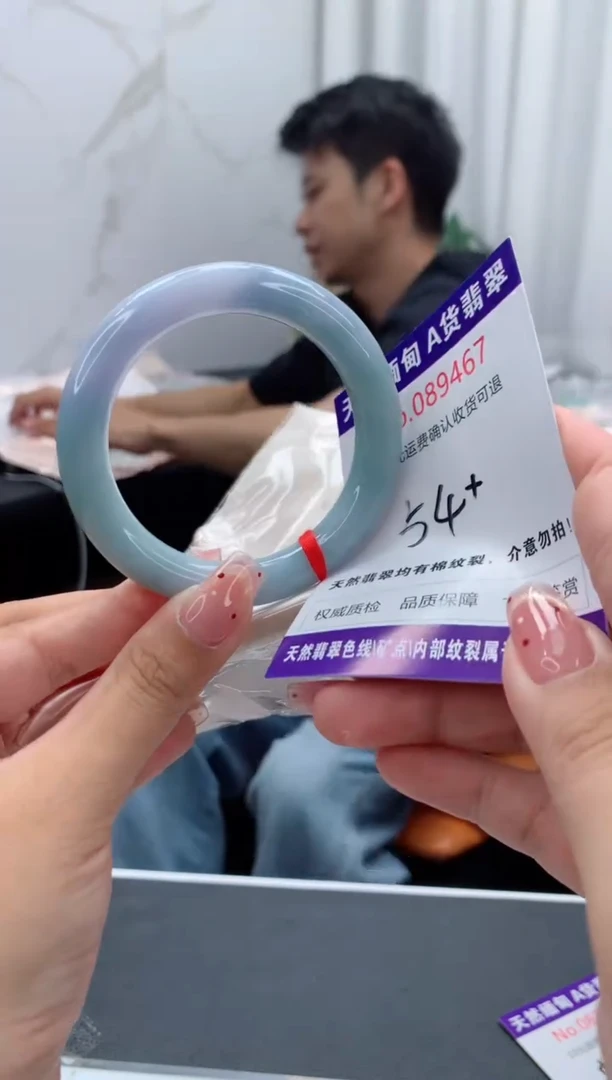 未镶嵌手镯翡翠有纹，完美者勿拍