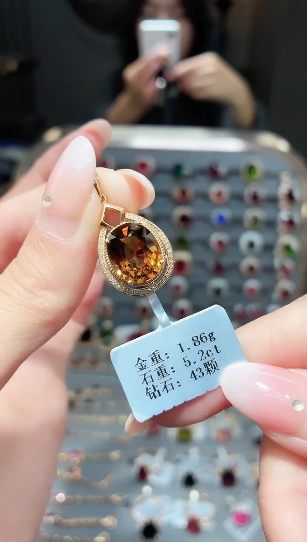 颈饰18K金镶嵌碧玺5.2ct