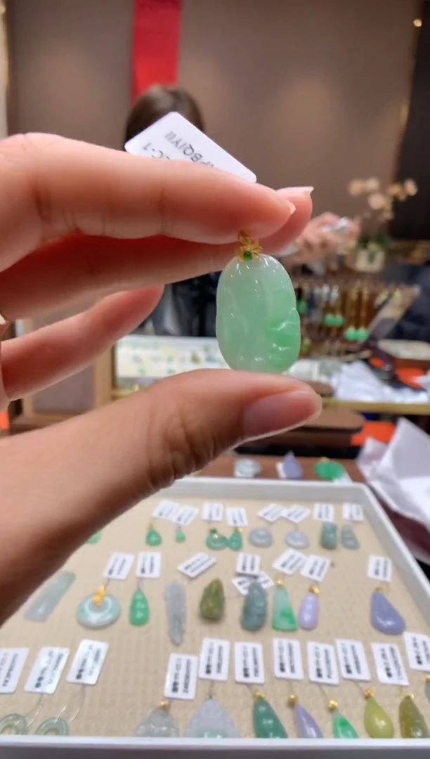 【闪购商品】翡翠颈饰18K金镶嵌九尾狐