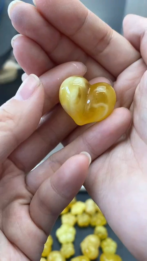 琥珀未镶嵌珠宝奇石1251