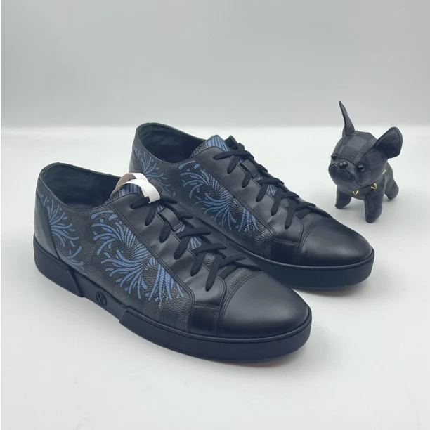 99新 LouisVuitton/路易威登 黑蓝色紫荆花经典休闲百搭板鞋 42码