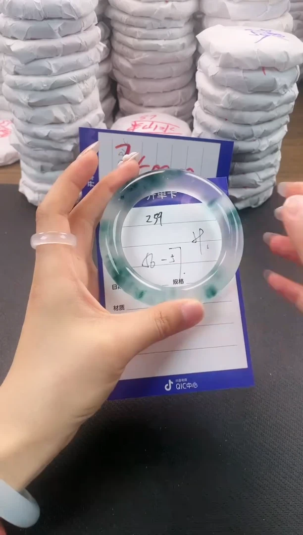 未镶嵌手镯石英质玉259