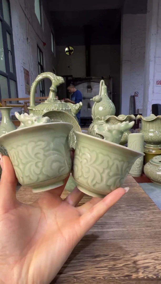 微瑕耀州窑龙头公平杯一对