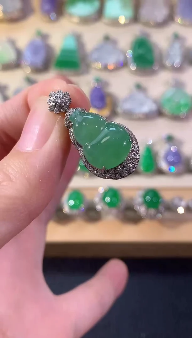 吊坠(不含链)18K金镶嵌翡翠冬日珠宝Q26