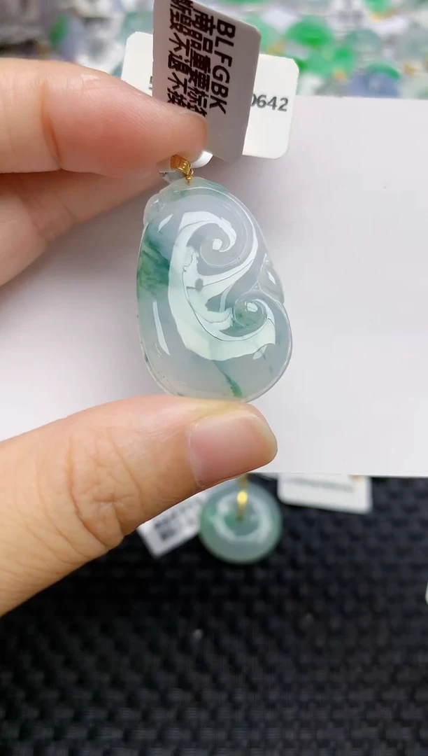 翡翠18K金镶嵌颈饰天然A货翡翠