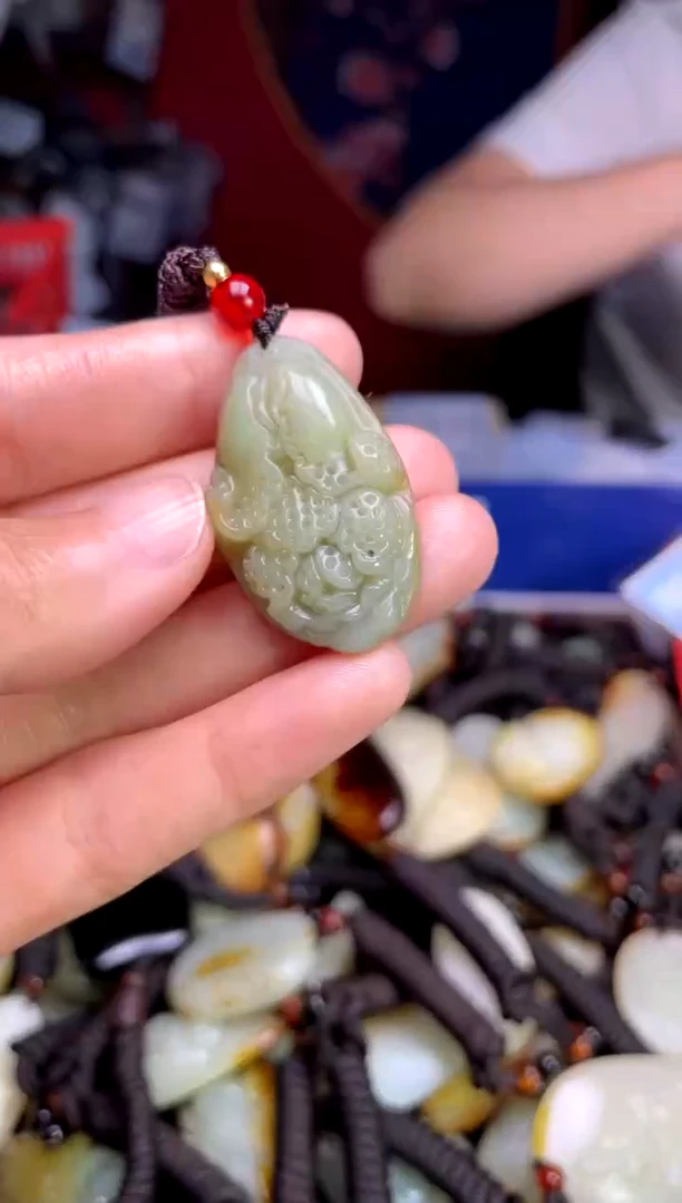 和田玉未镶嵌颈饰1