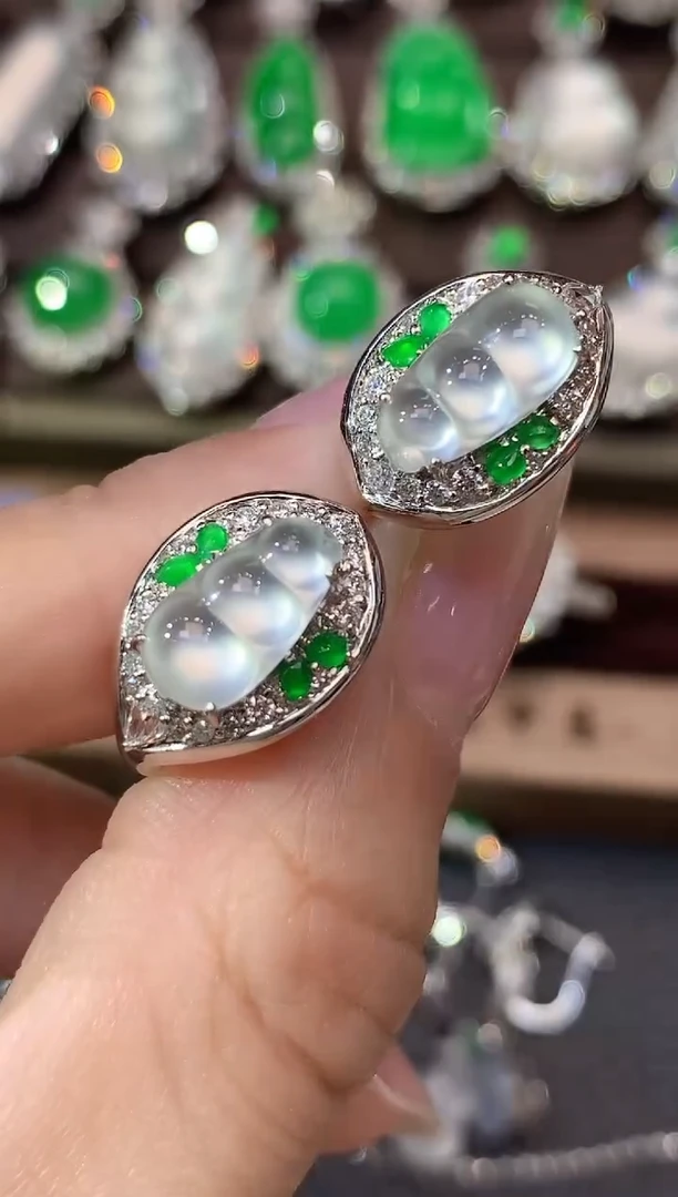 18K金镶嵌翡翠耳饰D18