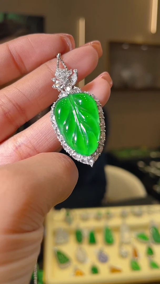 【闪购商品】翡翠吊坠(不含链)18K金镶嵌天然翡翠A货