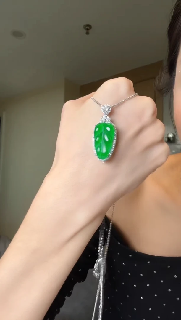 【闪购商品】翡翠吊坠(不含链)银S925镶嵌天然翡翠吊坠