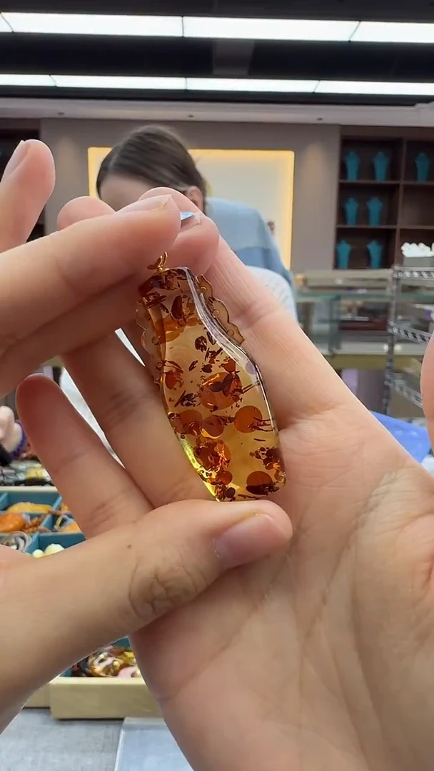 琥珀颈饰未镶嵌290秒拍号 假一罚三