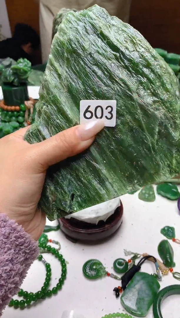 未镶嵌和田玉（碧玉）摆件1