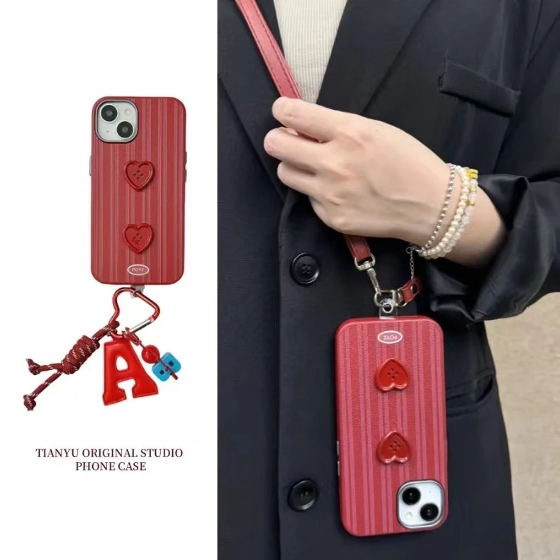 小众条纹立体爱心纽扣适用iphone16苹果15pro手机壳14斜挎13简约