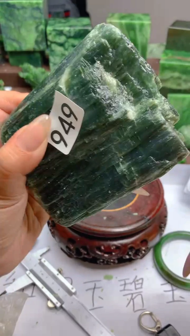 和田玉（碧玉）未镶嵌珠宝半成品1