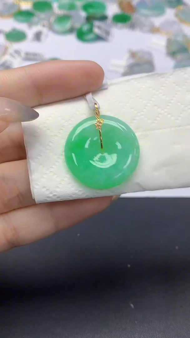 翡翠18K金镶嵌颈饰天然缅甸a货翡翠