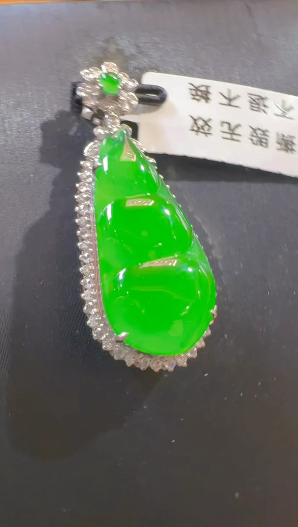 吊坠(赠链)18K金镶嵌翡翠天然A货翡翠