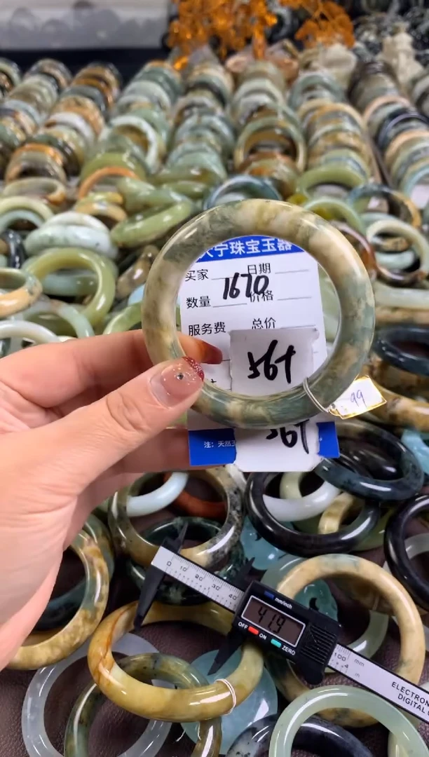 【闪购商品】蛇纹石玉手镯未镶嵌1670