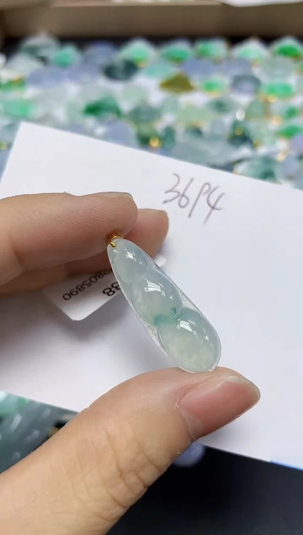 翡翠18K金镶嵌颈饰天然缅甸翡翠A货