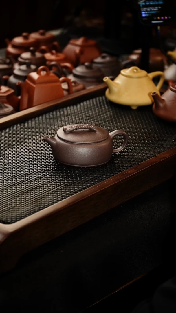 茶壶紫砂云瓦黑墩头140c