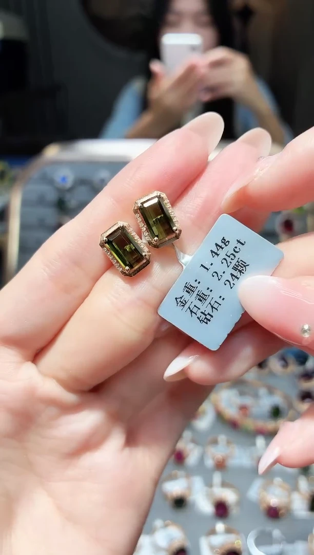 18K金镶嵌耳饰碧玺2.25配钻