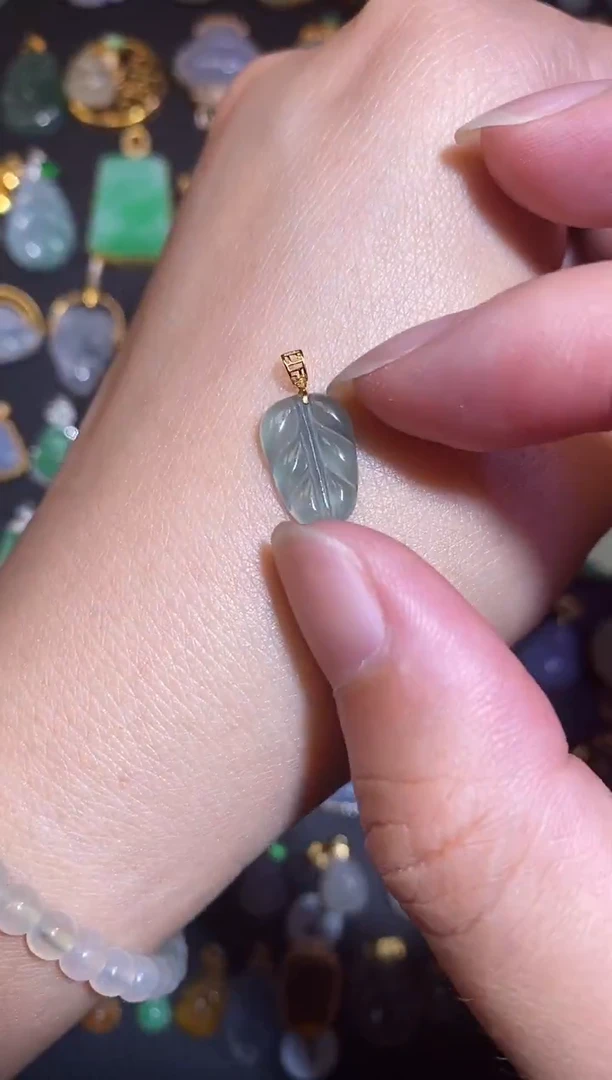翡翠18K金镶嵌颈饰天然A货翡翠
