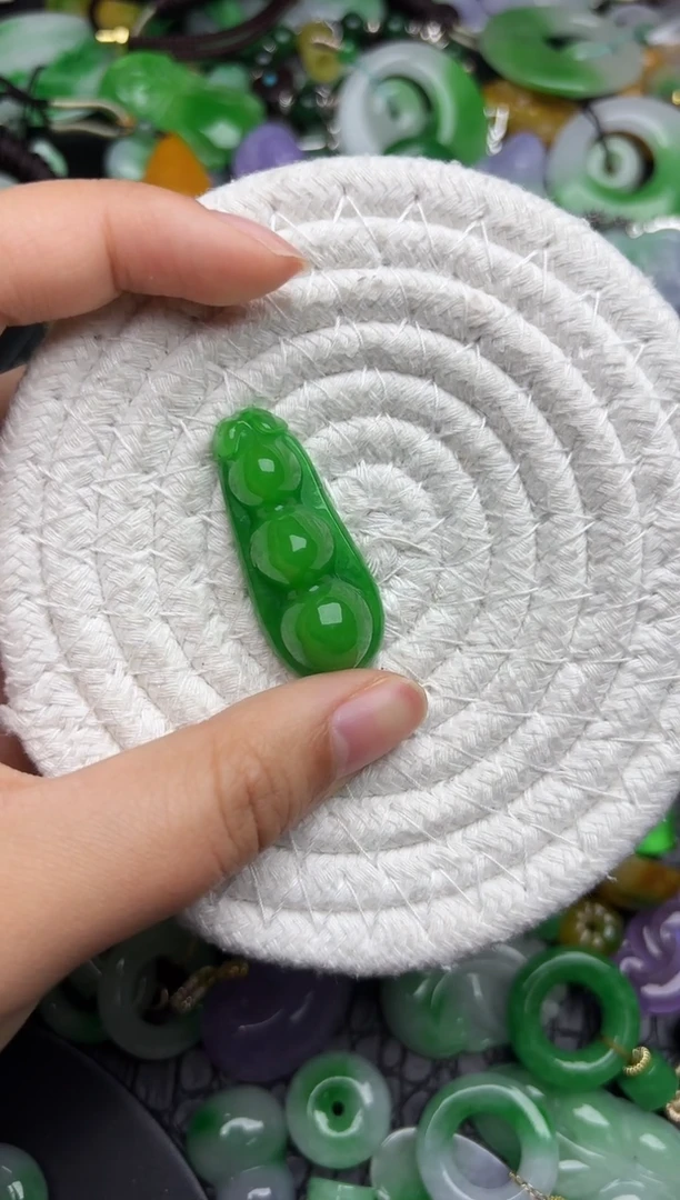 颈饰未镶嵌翡翠缅甸翡翠吊坠