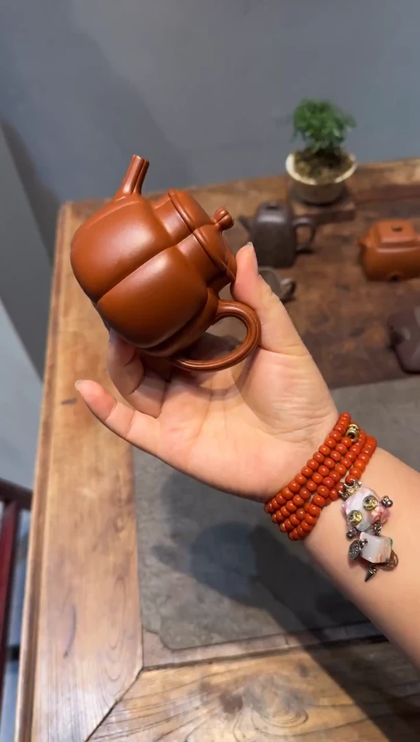 茶壶紫砂闫***海繁花 朱泥