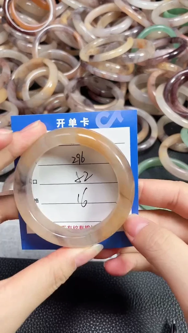 未镶嵌石英质玉手镯296
