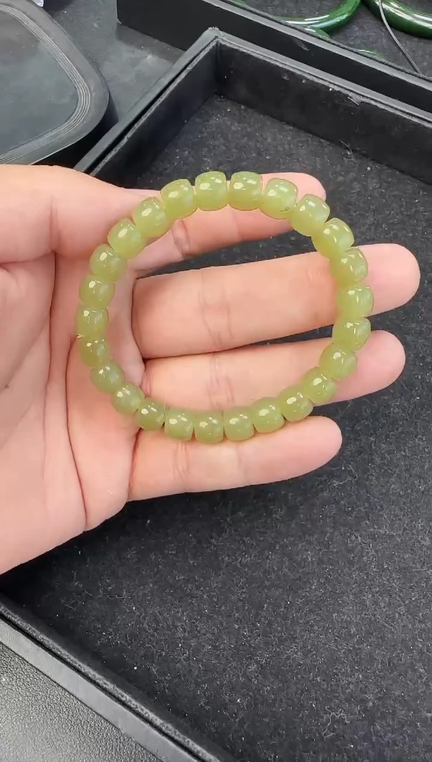 未镶嵌手串和田玉新疆料卡7*8左右