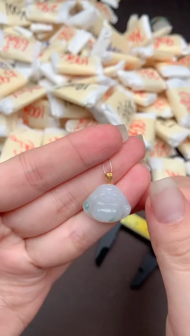 18K金镶嵌挂件翡翠1