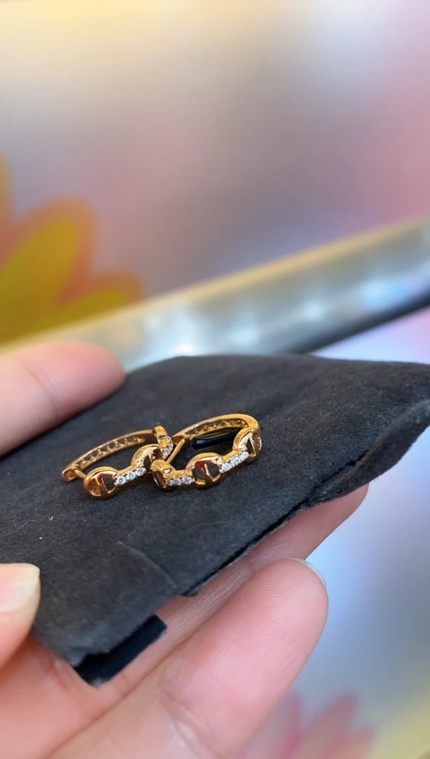【闪购商品】钻石耳饰18K金镶嵌猪鼻子耳圈