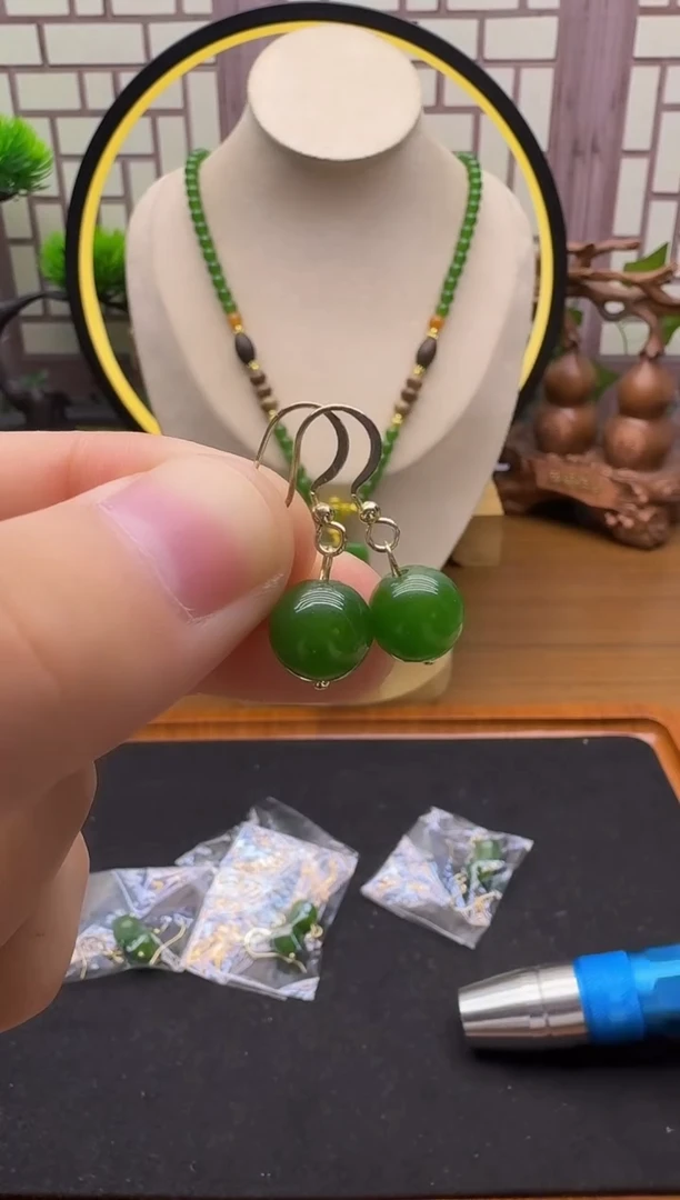 14K金镶嵌和田玉耳饰E52