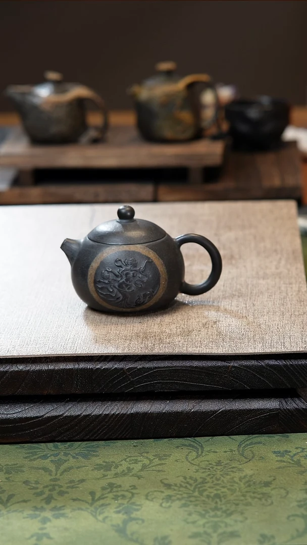 中式归玉堂冰碛岩重工雕刻俏色西施壶