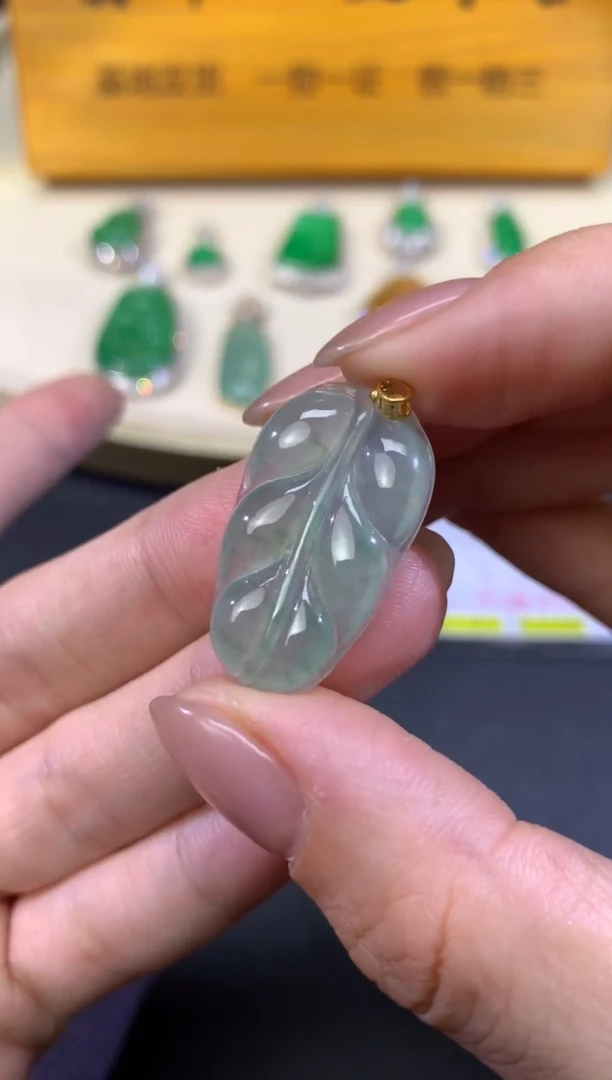 【闪购商品】翡翠吊坠(不含链)18K金镶嵌03