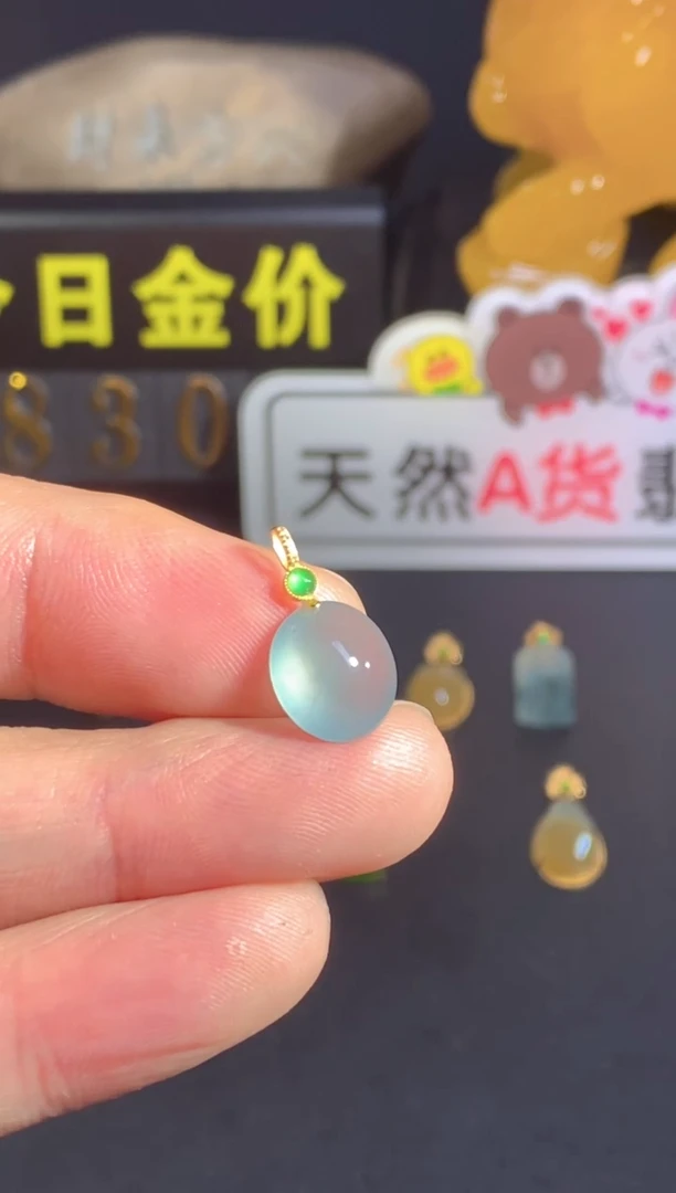 颈饰18K金镶嵌翡翠