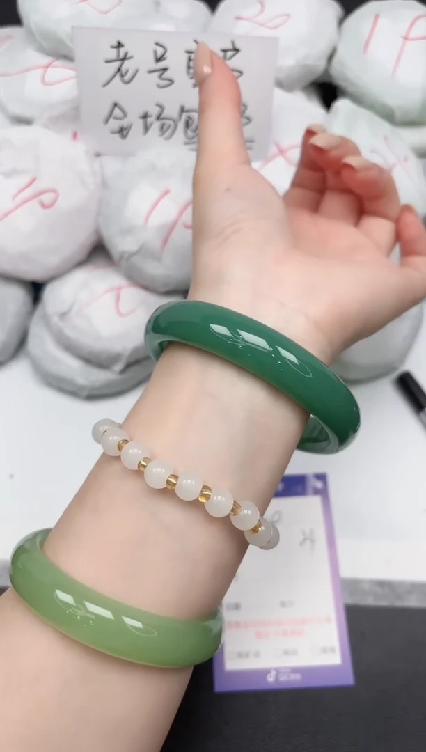 未镶嵌手镯石英质玉49/6061