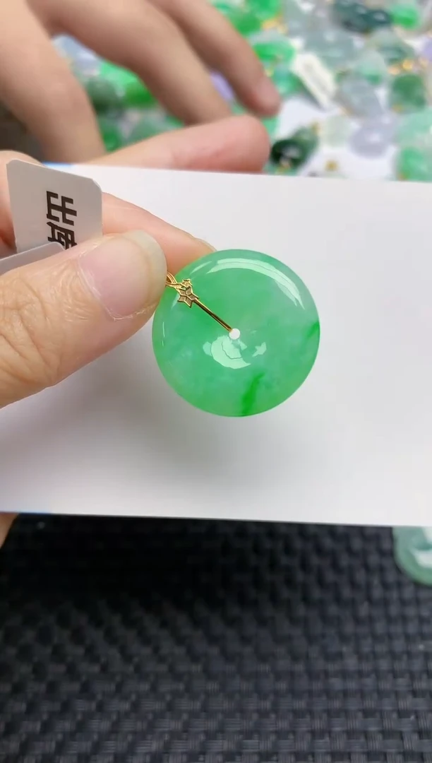 翡翠18K金镶嵌颈饰天然A货翡翠