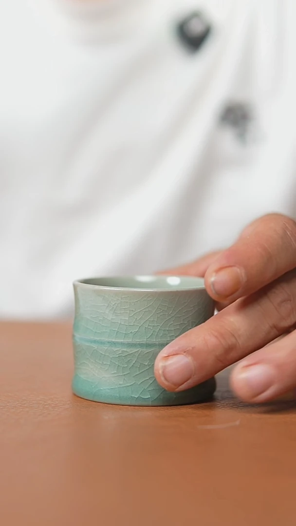 瓷片仿古翡翠绿釉竹节杯瑕