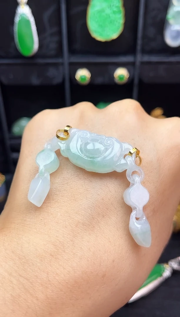 吊坠(赠链)未镶嵌翡翠吊坠
