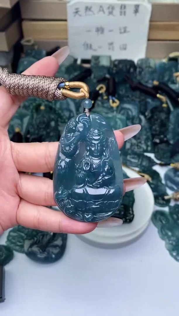 颈饰未镶嵌翡翠