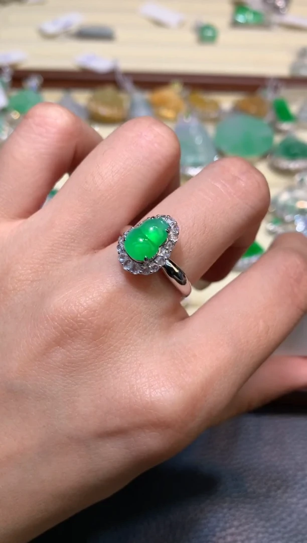 18K金镶嵌戒指翡翠1