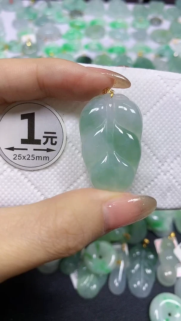 颈饰18K金镶嵌翡翠天然翡翠A货