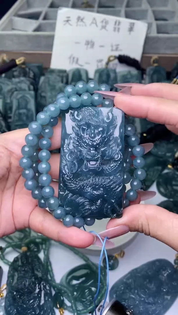 颈饰未镶嵌翡翠