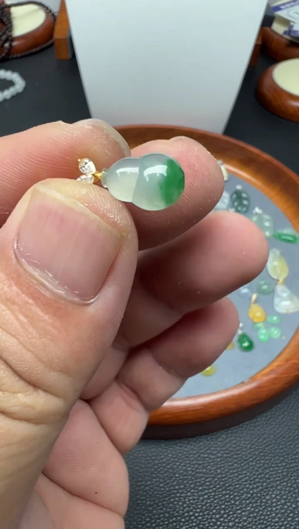 颈饰18K金镶嵌翡翠（33号）纯天然A货缅甸翡翠  葫芦锁骨吊坠