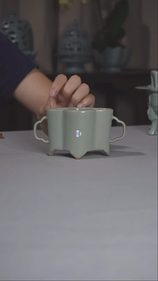 60号海棠香炉微瑕