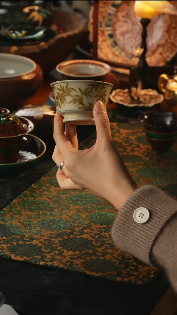 瓷片一生一物金竹马蹄杯-