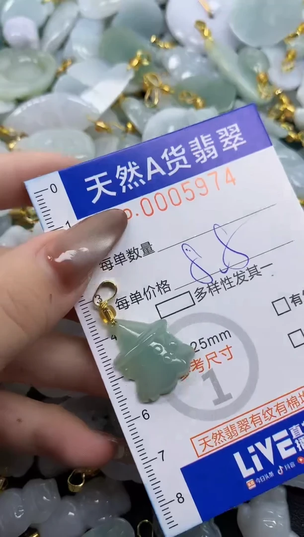 翡翠未镶嵌颈饰天然A货翡翠