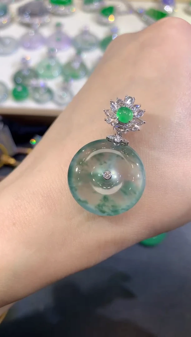 吊坠(不含链)18K金镶嵌翡翠56-扣子