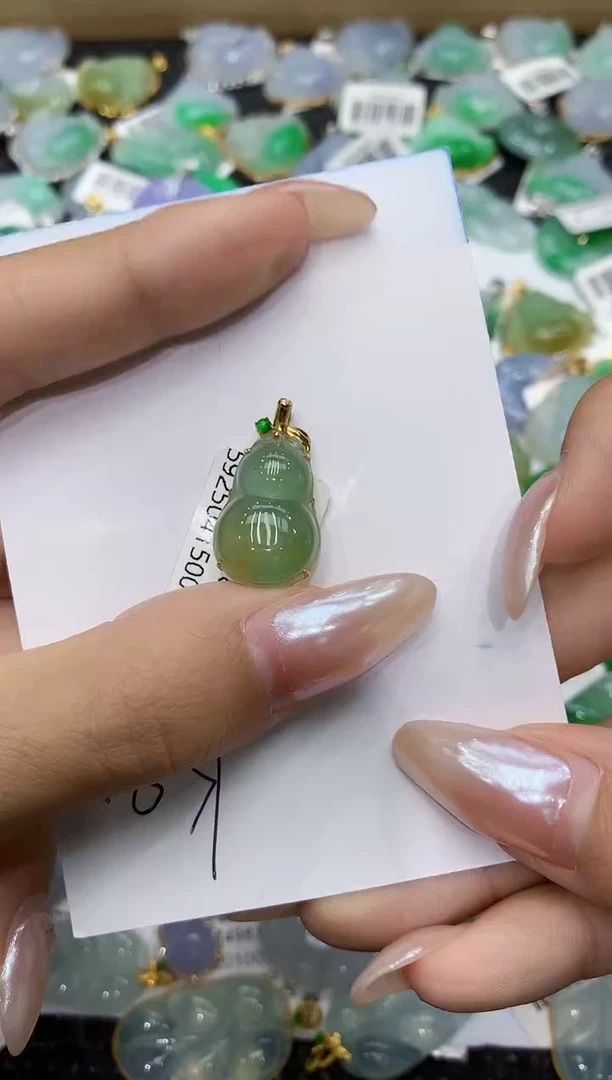 翡翠18K金镶嵌颈饰111111111111